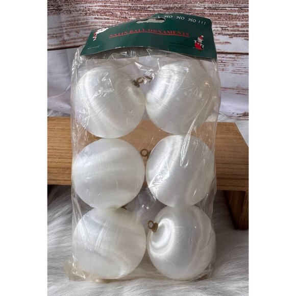 NOS Vintage Set of 6 White Silk, Satin Spun Christmas Tree Ornaments - Picture 1 of 7